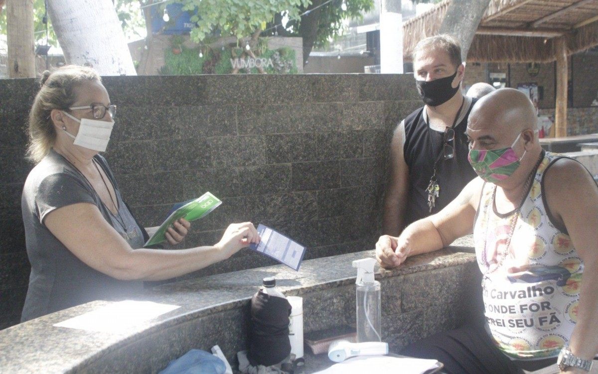 Inicio da cobran&ccedil;a do passaporte de vacina&ccedil;&atilde;o, nesta quarta feira (15), fotos do Bio Parque e no clube Mackenzie no Meier.