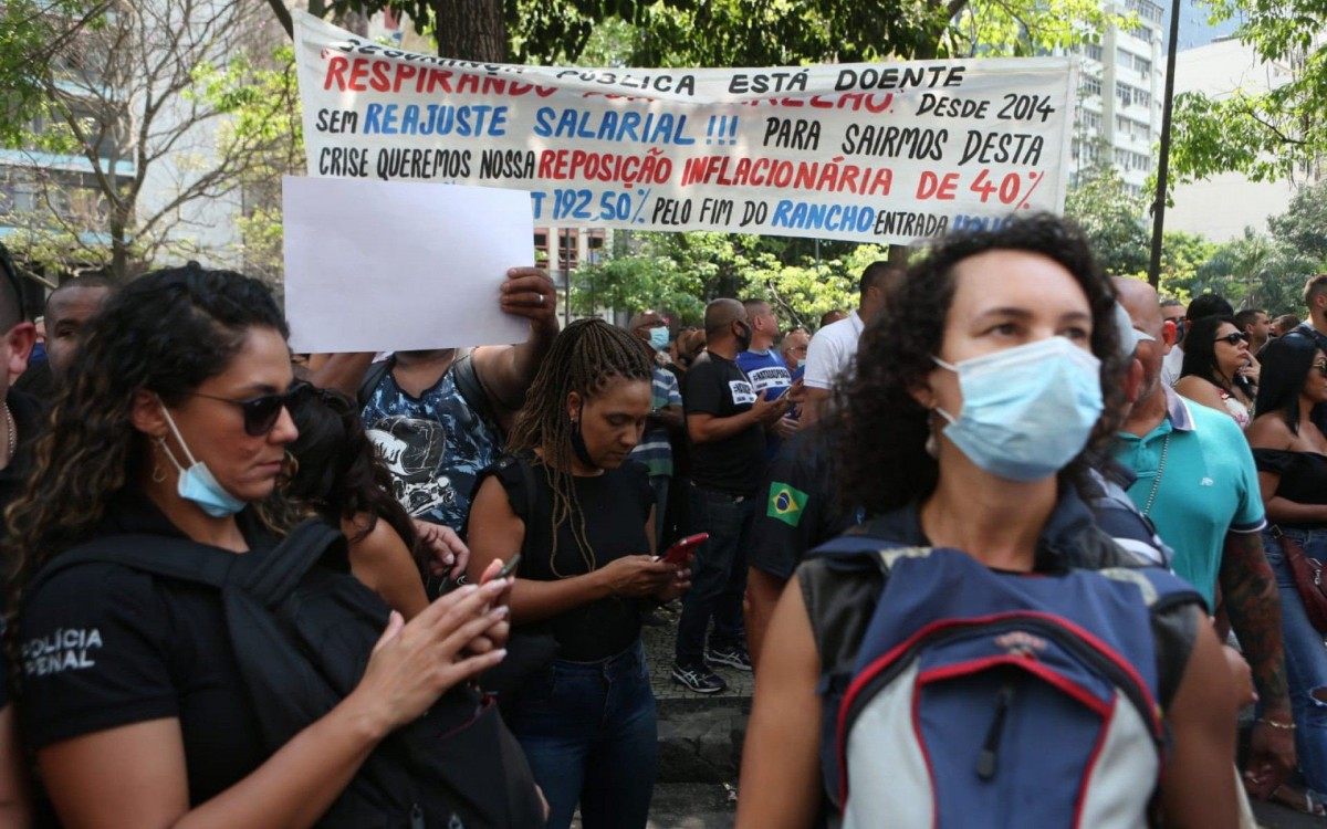 PM e agentes de Seguran&ccedil;a P&uacute;blica realizam ato contra reformas propostas pelo Governo do Estado