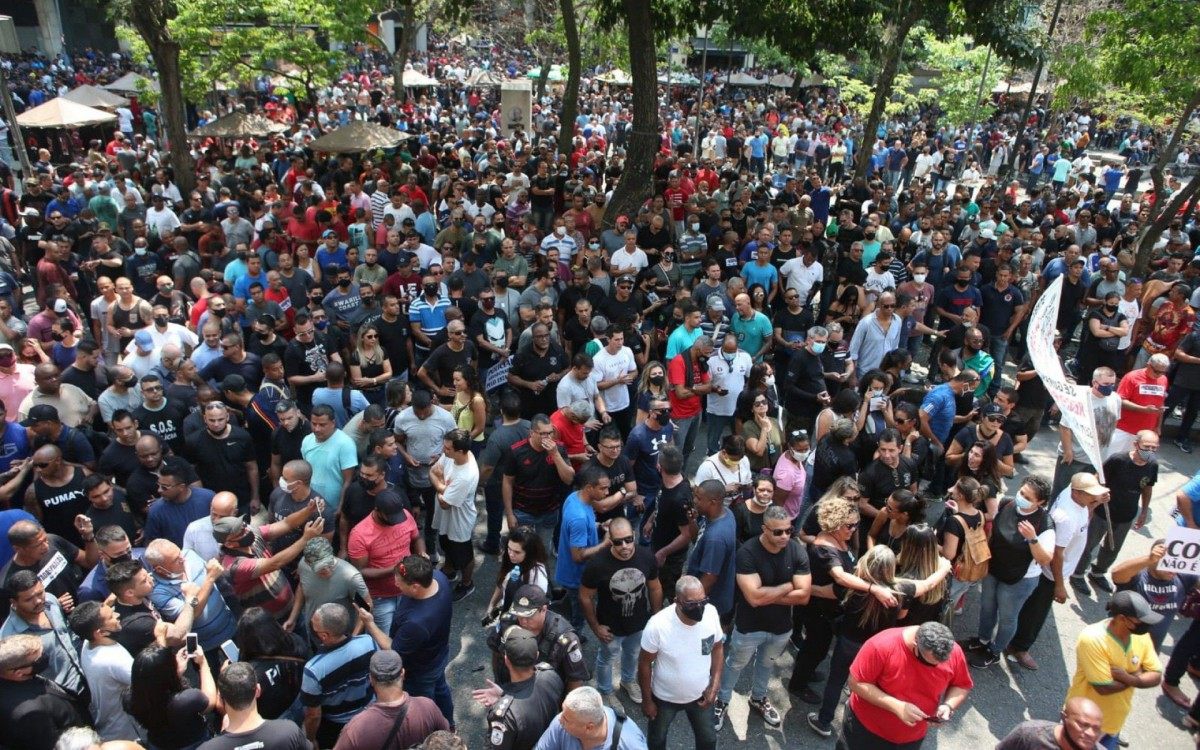 PM e agentes de Seguran&ccedil;a P&uacute;blica realizam ato contra reformas propostas pelo Governo do Estado