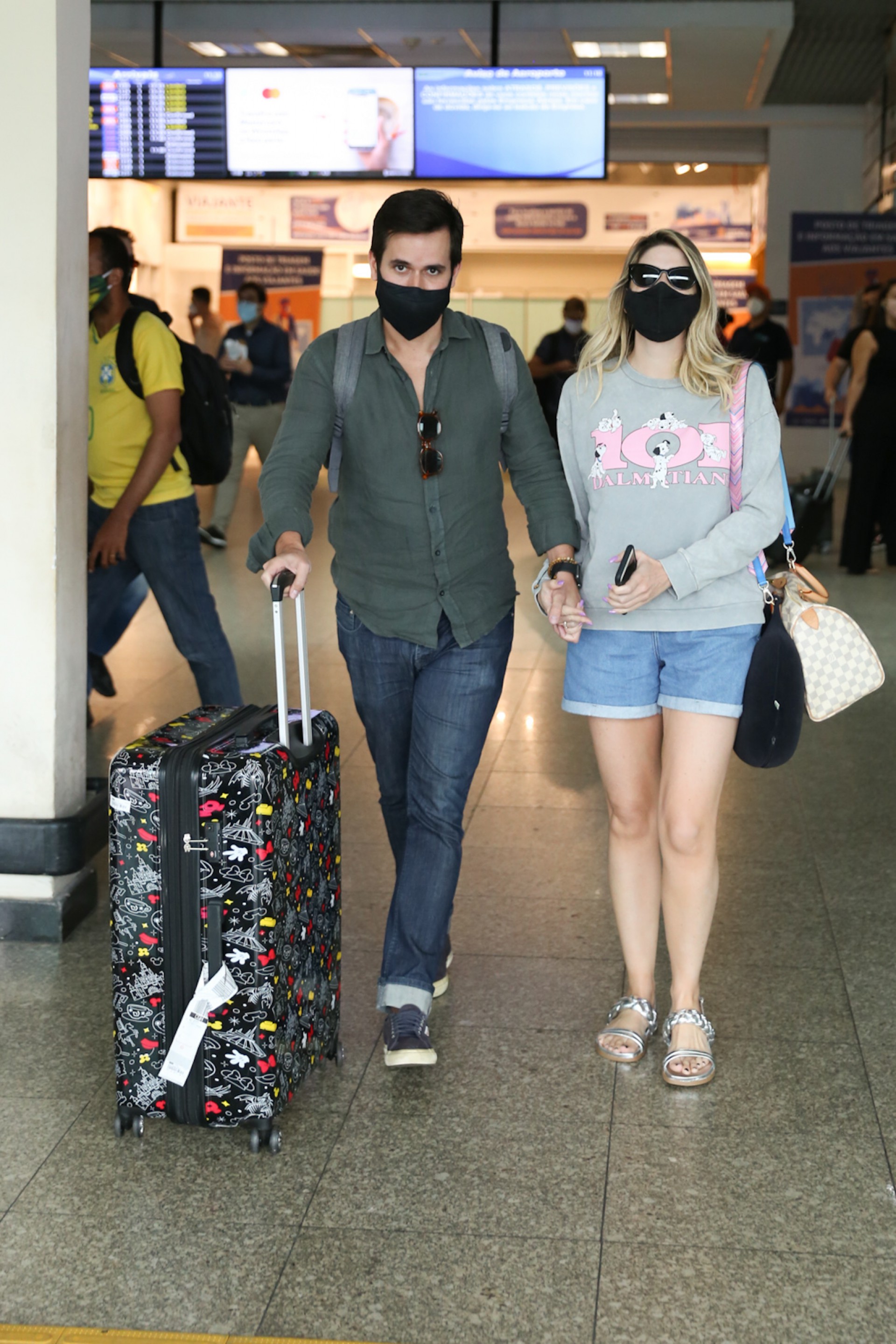 Dani Calabresa desembarca em Congonhas com o namorado - Ag.news