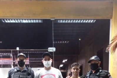 Criança foge de casa, se perde e reencontra o pai com ajuda da PM, em Rio das Ostras