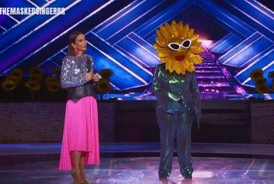 Vídeo! Girassol se emociona após cantar no 'The Masked Singer'