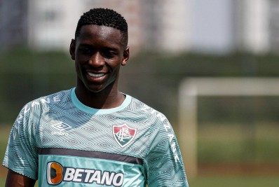 Luiz Henrique vive boa fase no Fluminense e nas redes sociais
