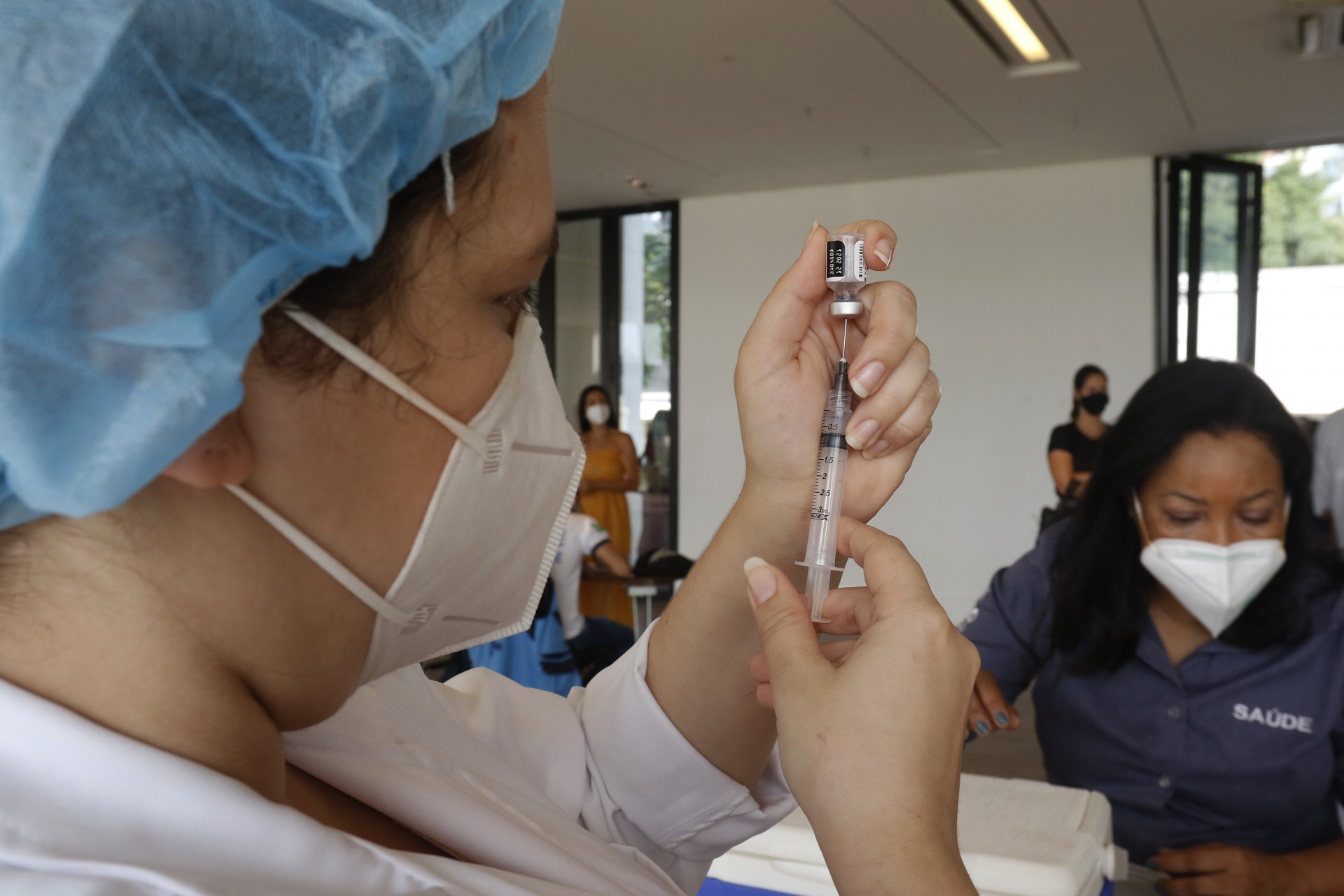 São Paulo e DF mantêm vacinação contra Covid de adolescentes sem comorbidades após MS mudar regra