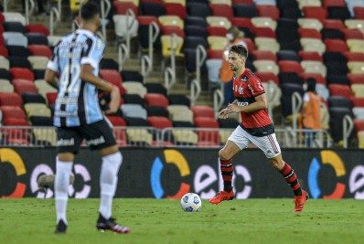 Rodrigo Caio celebra retorno aos gramados e destaca vitória do Flamengo: 'Feliz de poder contribuir'