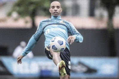 Ex-atacante do Flamengo esteve perto de acerto com o Botafogo