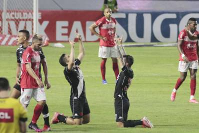 Em dia de estreias, Vasco sofre empate do CRB nos acréscimos do segundo tempo 