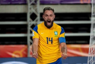 Brasil vence a segunda e se classifica na Copa do Mundo de Futsal