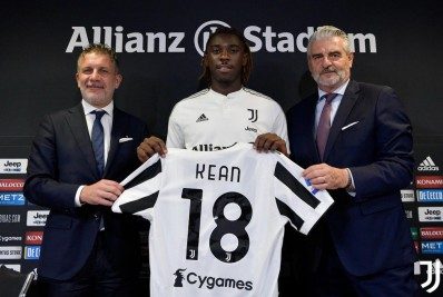 Apresentado, Kean rechaça pressão para substituir CR7 na Juve: 'Não é pesado'