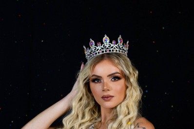 Thalita Zampirolli volta ao Brasil no Carnaval 2022 como Rainha de Bateria