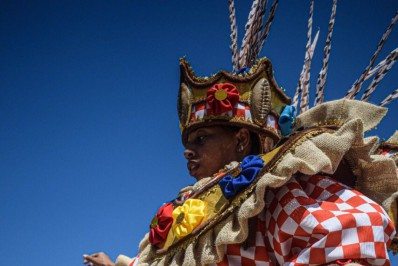 Inocentes de Belford Roxo lança nova fantasia em websérie para o Carnaval de 2022