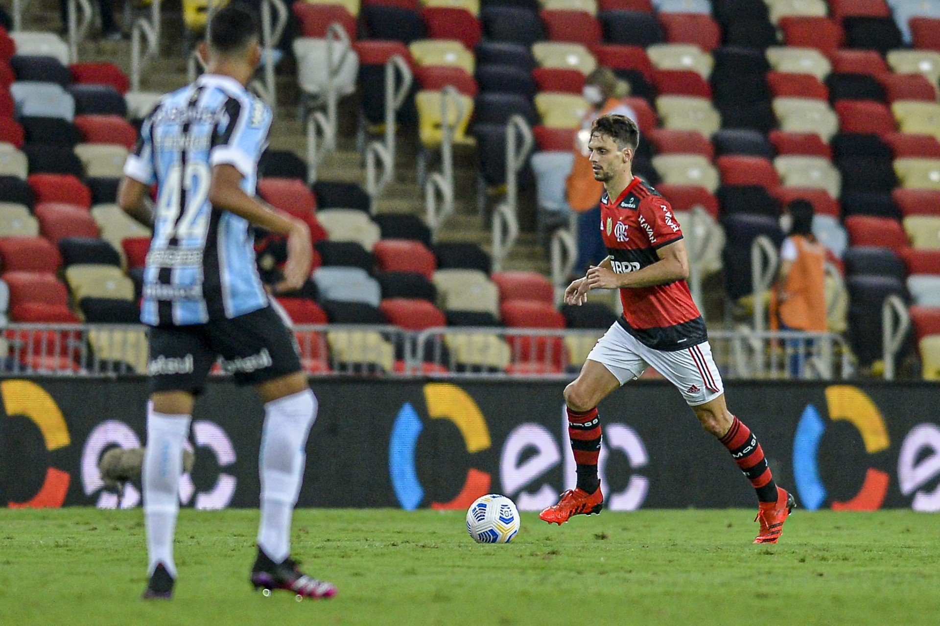 Rodrigo Caio celebra retorno aos gramados e destaca vitória do Flamengo: ‘Feliz de poder contribuir’