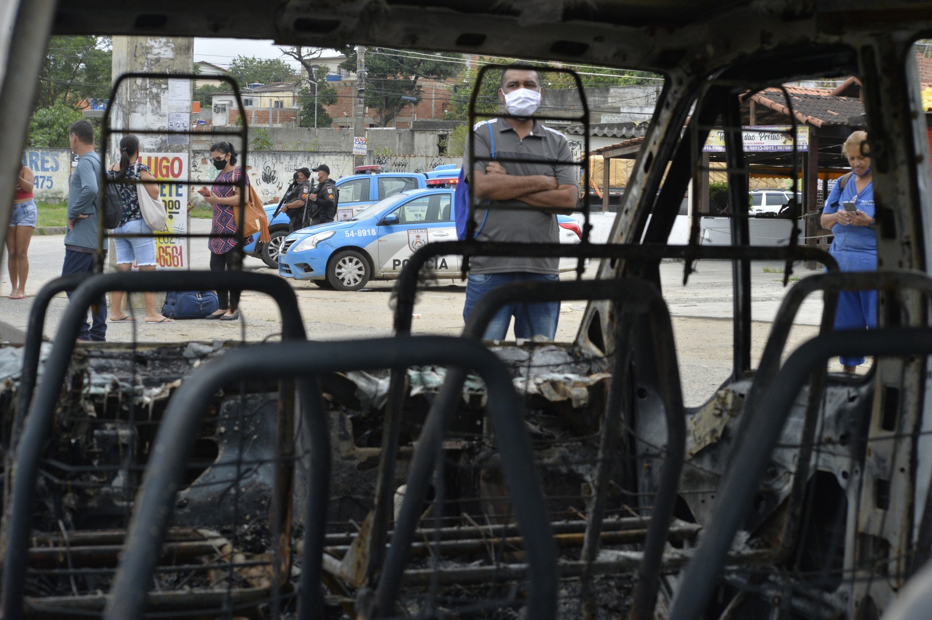 Guerra da Milícia na Zona Oeste do Rio deixa vans incendiadas em vários bairros - FÃ¡bio Costa