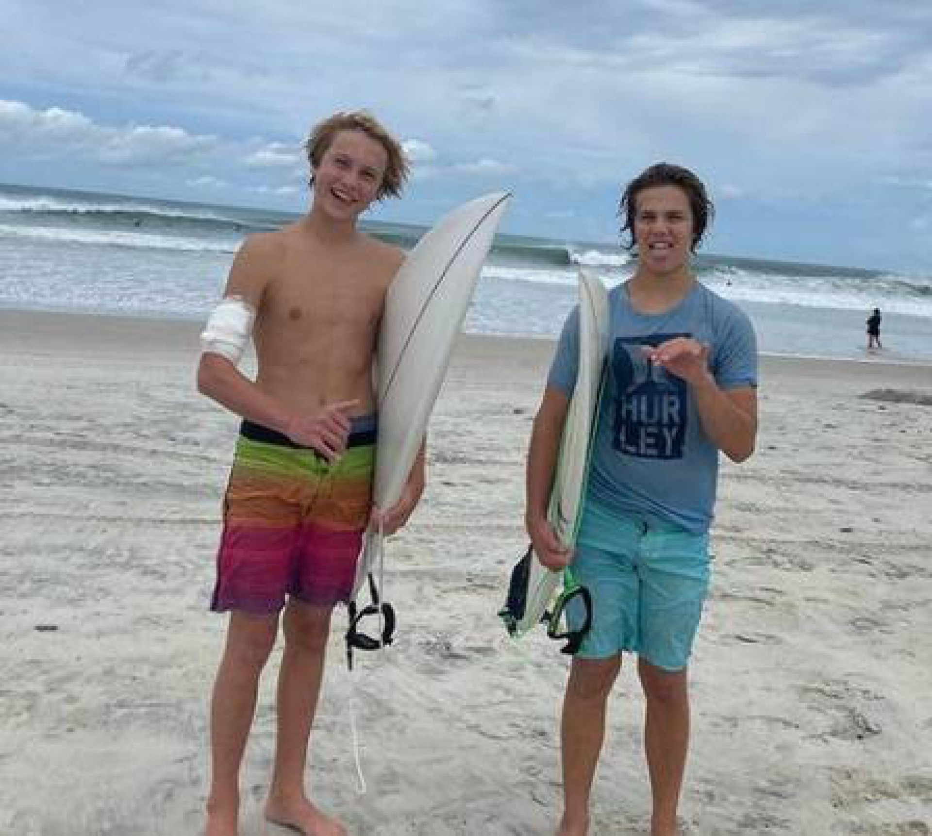 Surfista de 16 anos foi atacado por tubarão na Flórida - Reprodução