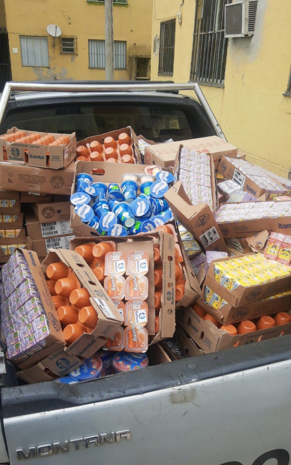 PM recupera carga de iogurte roubada em dois veículos em Barros Filho - Divulgação
