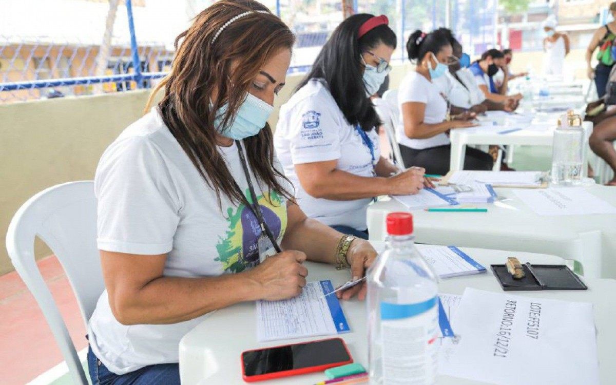 Segunda edi&ccedil;&atilde;o do DIA D vacina moradores contra a covid-19 na Pra&ccedil;a do Parque Araruama