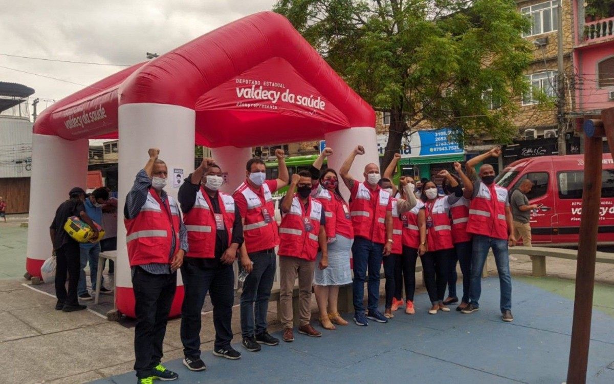 Com apoio de sua equipe, o deputado estadual Valdecy da Sa&uacute;de atendeu 150 pessoas em seu Gabinete Itinerante, que estreou nesta sexta-feira (17)