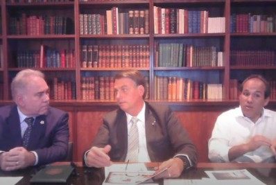 Em live com Bolsonaro, Queiroga diz que 'em breve' máscara deixará de ser obrigatória