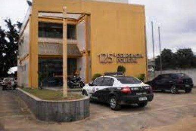 Dupla é presa com arma e drogas no Morro dos Milagres, em São Pedro da Aldeia