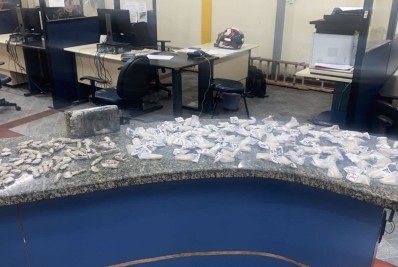 Dois homens são presos e um consegue fugir após confronto com policiais em Itaboraí