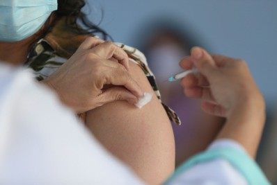 Prefeitura reduz intervalo da aplicação da segunda dose da Pfizer para pessoas com mais de 50 anos