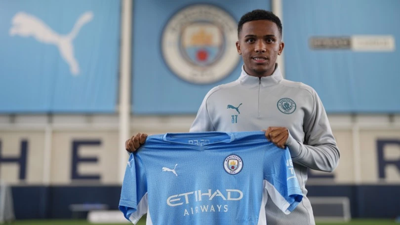 Kayky começa a treinar com elenco principal do Manchester City