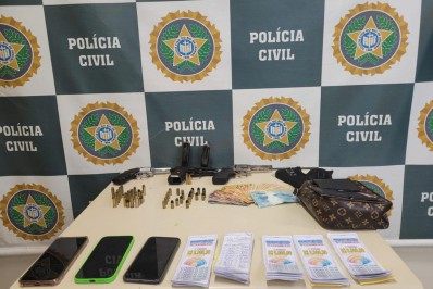 Milicianos são presos em flagrante extorquindo comerciantes no Itanhangá 