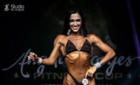 Camile Marins é moradora de Saquarema e irá competir na categoria Bikini Fitness  - Divulgação