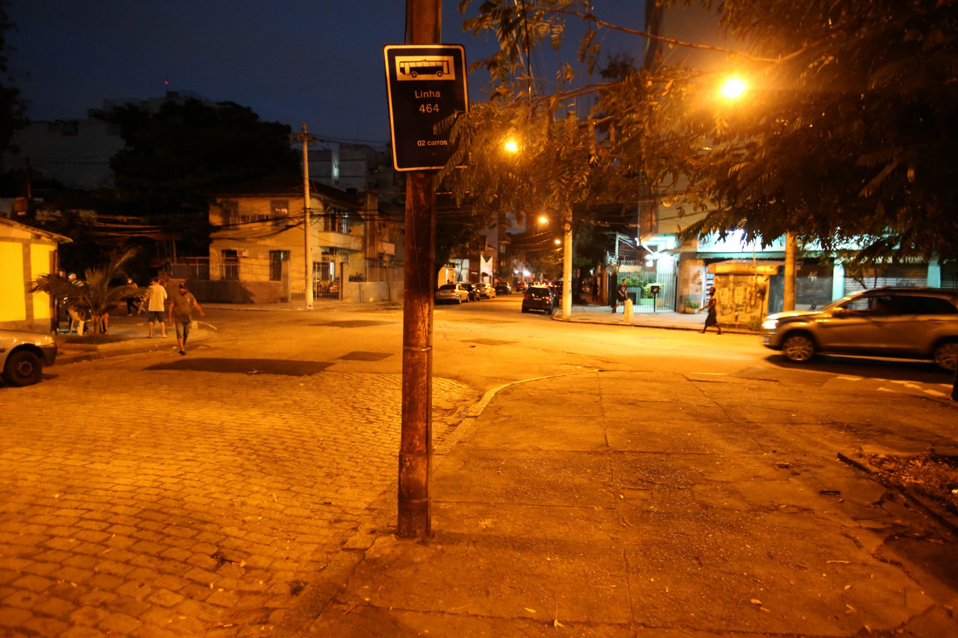 Ponto de &ocirc;nibus vazio nesta noite - Cl&eacute;ber Mendes /Ag&ecirc;ncia O Dia