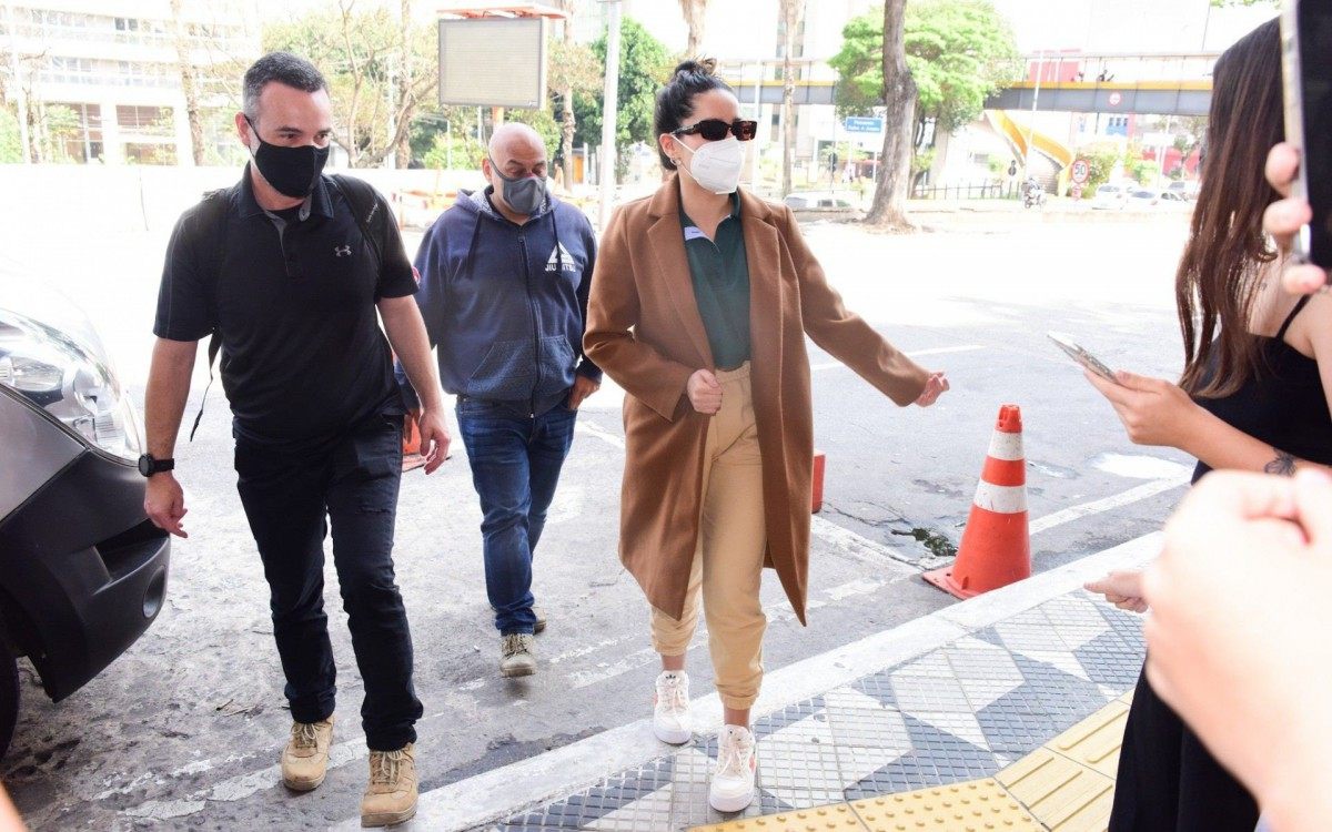 Juliette embarca no Aeroporto de Congonhas, em São Paulo, na manhã deste sábado