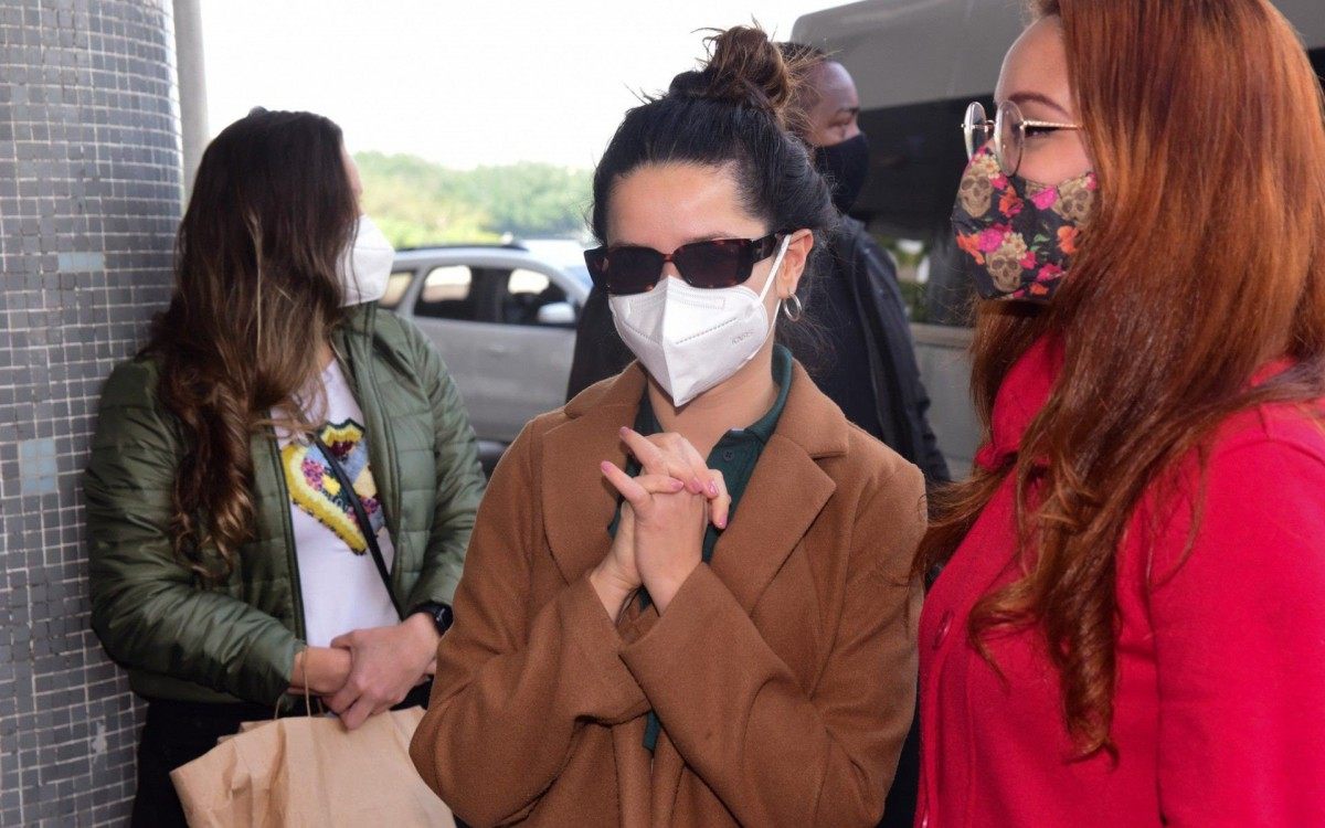 Juliette embarca no Aeroporto de Congonhas, em São Paulo, na manhã deste sábado