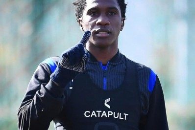 Ex-meia do Flamengo espera crescimento e pede intensidade em clube sul-coreano