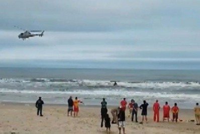 Bombeiro de folga entra na água para salvar irmão e acaba desaparecendo no mar