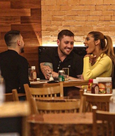 Pocah passeia com Ronan Souza em shopping da Barra da Tijuca - AgNews