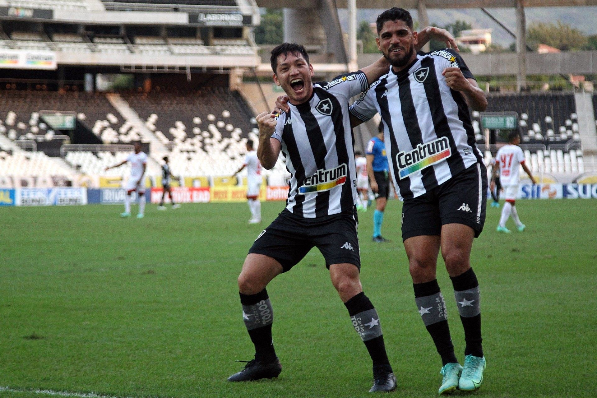 Após nova vitória, Botafogo pula para 86% de chances de acesso para a Série A