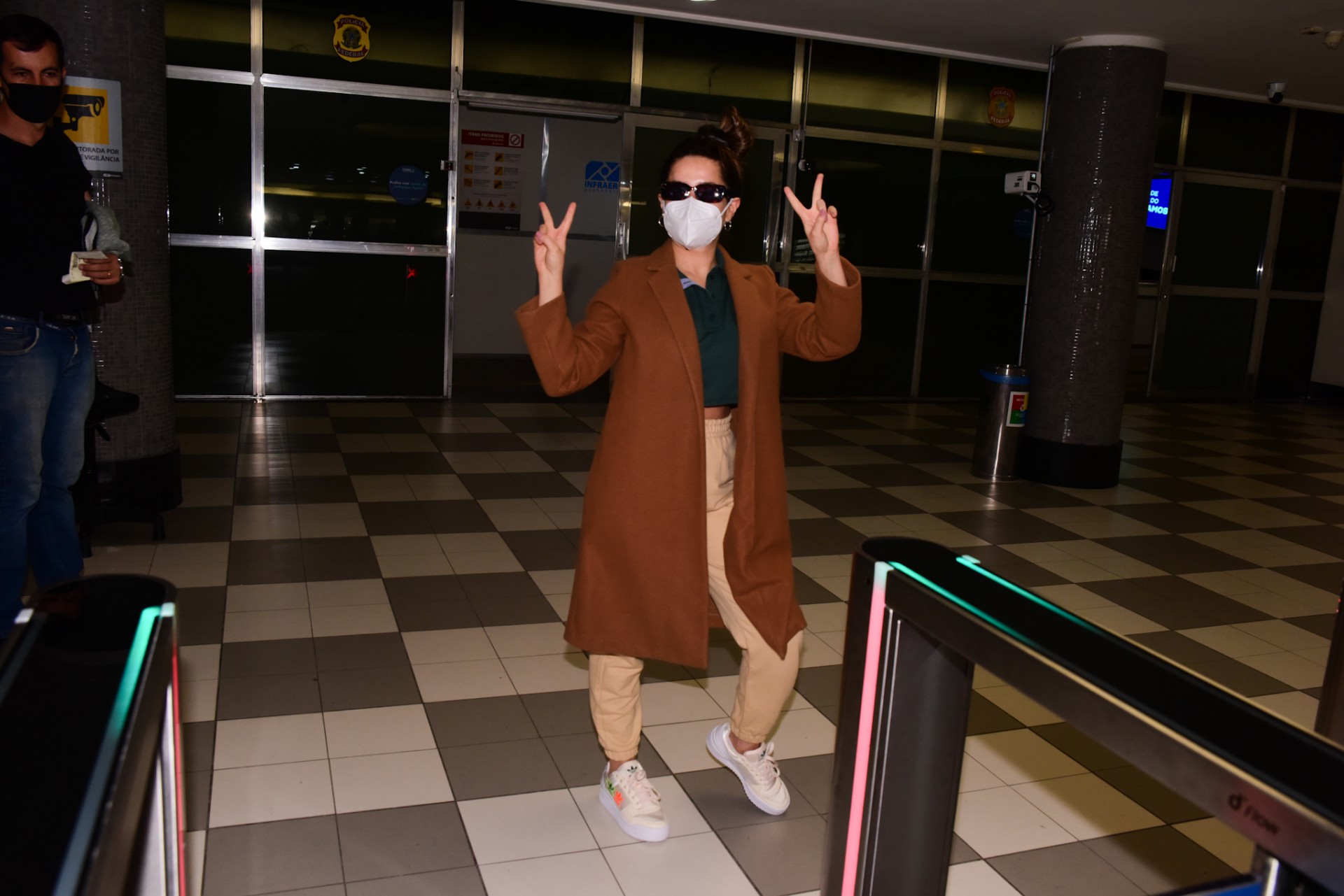 Juliette embarca no Aeroporto de Congonhas, em São Paulo, na manhã deste sábado