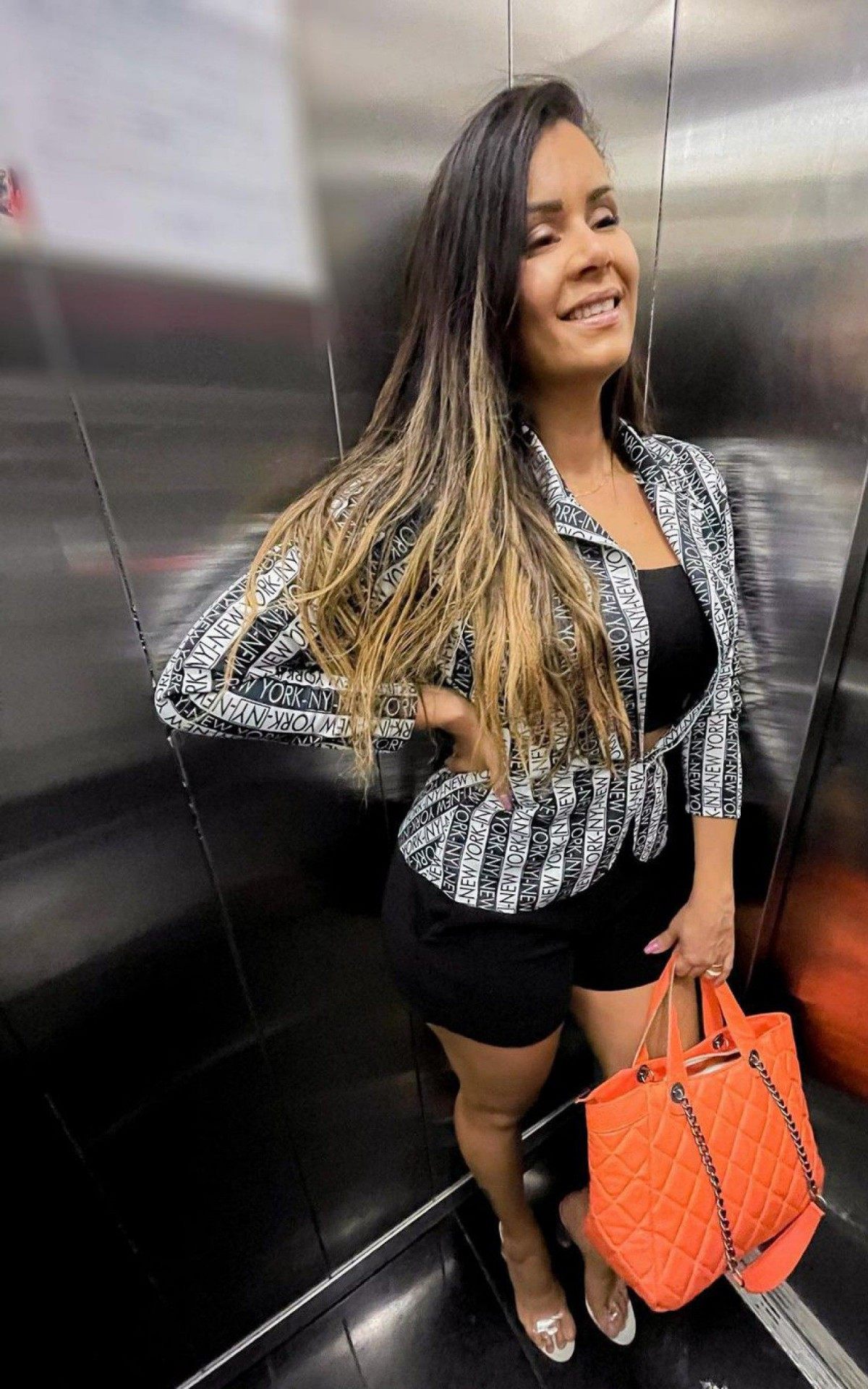 Th&aacute;bata Veloso