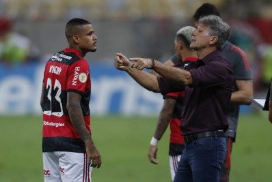 Flamengo joga mal e perde para o Grêmio em casa