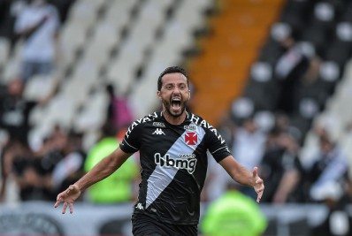 Vasco joga mal, mas consegue bater o Brusque fora de casa