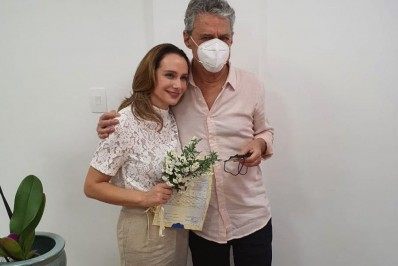 Chico Buarque e Carol Proner se casam no Rio de Janeiro