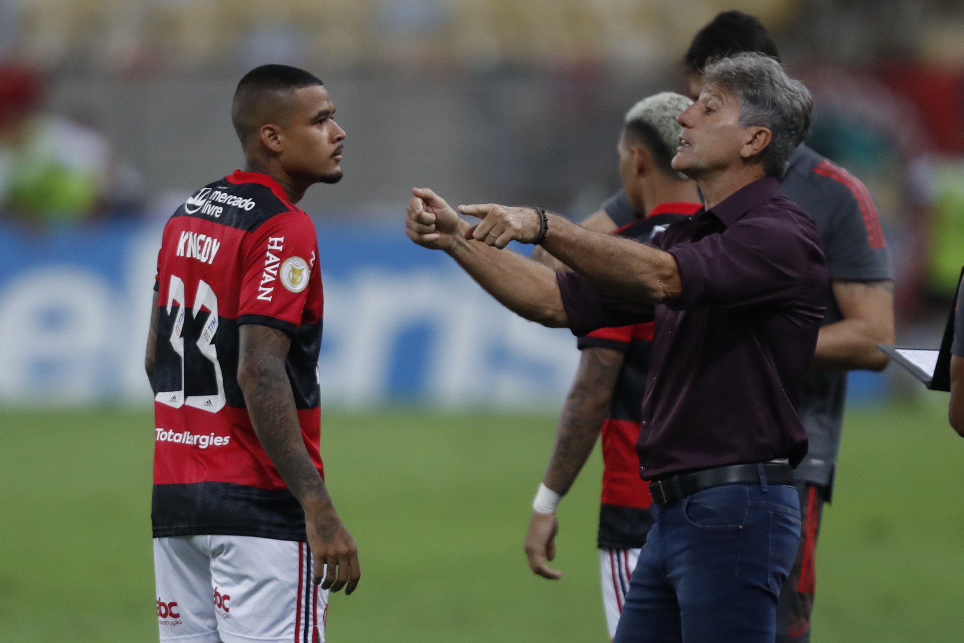 Flamengo joga mal e perde para o Grêmio em casa