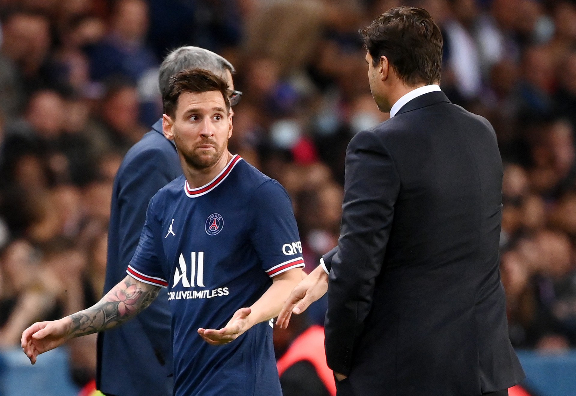 Técnico do PSG explica substituição que irritou Messi