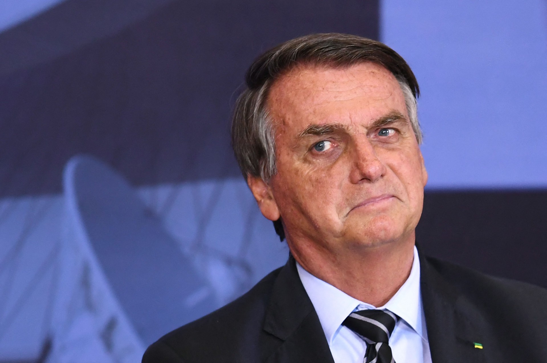 Bolsonaro confirma candidatura à reeleição, nega golpe e demissão de Guedes