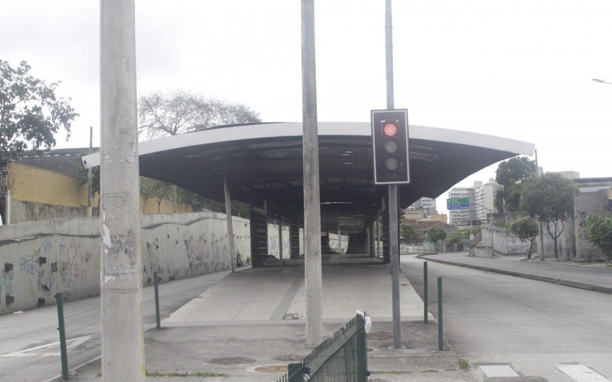 Prefeitura prorroga prazo de interven&ccedil;&atilde;o do BRT, foto de esta&ccedil;&otilde;es abandonadas, esta&ccedil;&atilde;o de Marambaia em Vicente de Carvalho e Guapor&eacute; na Penha, nesta segunda feira (20).