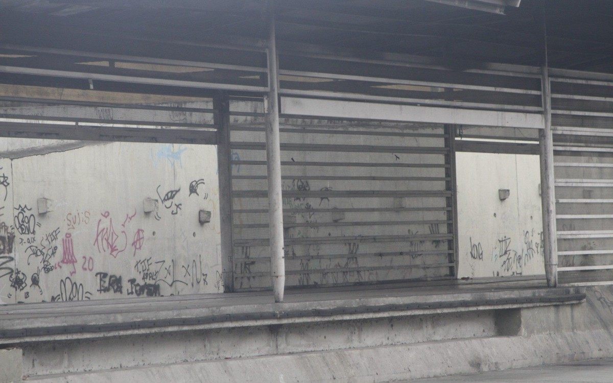Prefeitura prorroga prazo de interven&ccedil;&atilde;o do BRT, foto de esta&ccedil;&otilde;es abandonadas, esta&ccedil;&atilde;o de Marambaia em Vicente de Carvalho e Guapor&eacute; na Penha, nesta segunda feira (20).