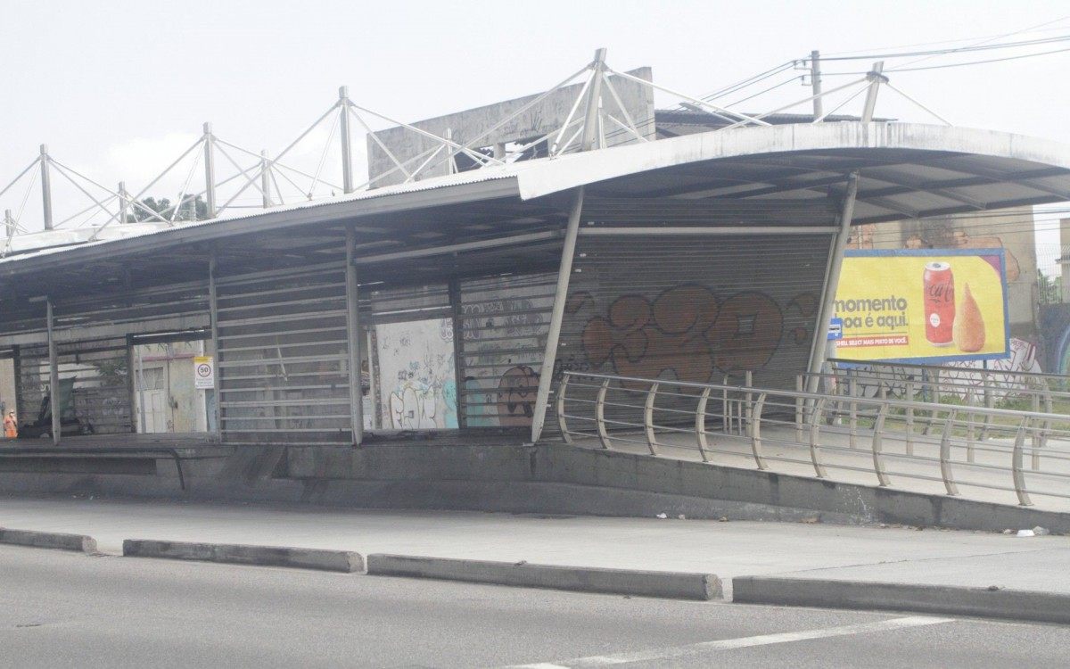 Prefeitura prorroga prazo de interven&ccedil;&atilde;o do BRT, foto de esta&ccedil;&otilde;es abandonadas, esta&ccedil;&atilde;o de Marambaia em Vicente de Carvalho e Guapor&eacute; na Penha, nesta segunda feira (20).