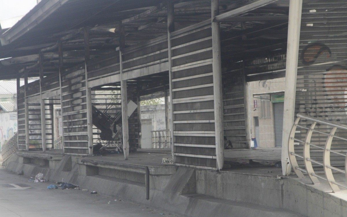 Prefeitura prorroga prazo de interven&ccedil;&atilde;o do BRT, foto de esta&ccedil;&otilde;es abandonadas, esta&ccedil;&atilde;o de Marambaia em Vicente de Carvalho e Guapor&eacute; na Penha, nesta segunda feira (20).