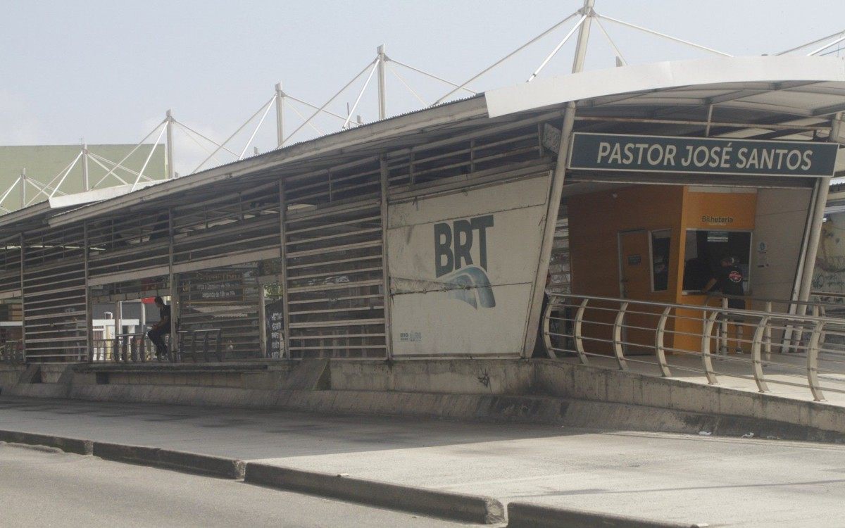 Prefeitura prorroga prazo de interven&ccedil;&atilde;o do BRT, foto de esta&ccedil;&otilde;es abandonadas, esta&ccedil;&atilde;o de Marambaia em Vicente de Carvalho e Guapor&eacute; na Penha, nesta segunda feira (20).
