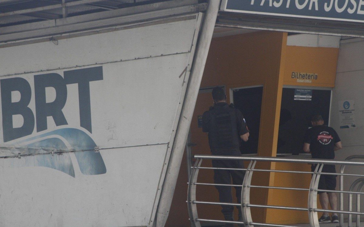 Prefeitura prorroga prazo de interven&ccedil;&atilde;o do BRT, foto de esta&ccedil;&otilde;es abandonadas, esta&ccedil;&atilde;o de Marambaia em Vicente de Carvalho e Guapor&eacute; na Penha, nesta segunda feira (20).