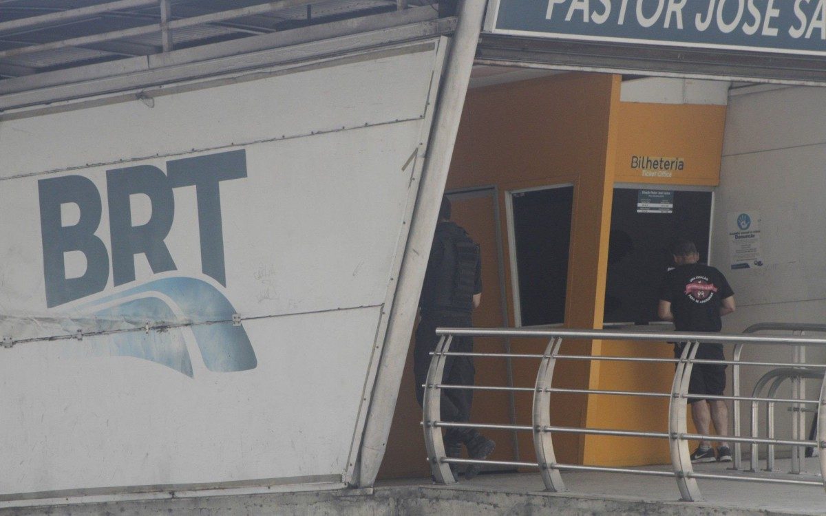 Prefeitura prorroga prazo de interven&ccedil;&atilde;o do BRT, foto de esta&ccedil;&otilde;es abandonadas, esta&ccedil;&atilde;o de Marambaia em Vicente de Carvalho e Guapor&eacute; na Penha, nesta segunda feira (20).